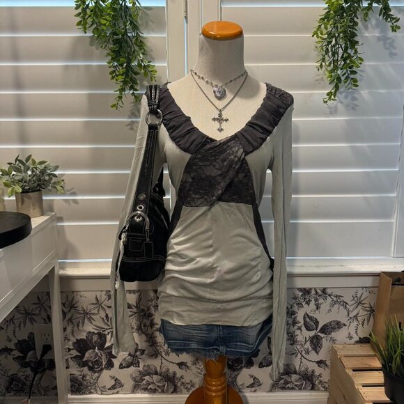 🖤 BKE Boutique Grey Lace Overlay Long Sleeve Top – Large - Picture 1 of 3